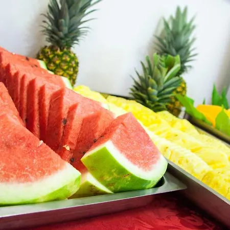 Отель Laura Чезенатико