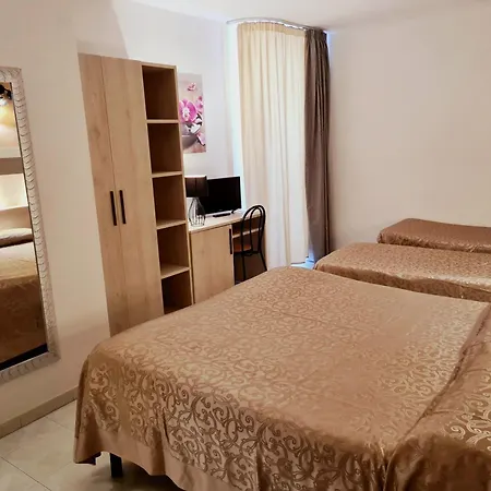Laura Hotel
