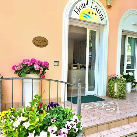 Laura 3* 切塞纳蒂科