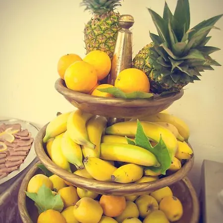 فندق Laura 3*
