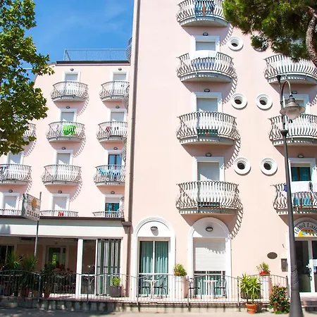 Laura Hotel 3*