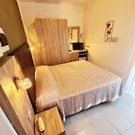 Laura Hotel 3*