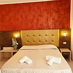 Laura Hotel